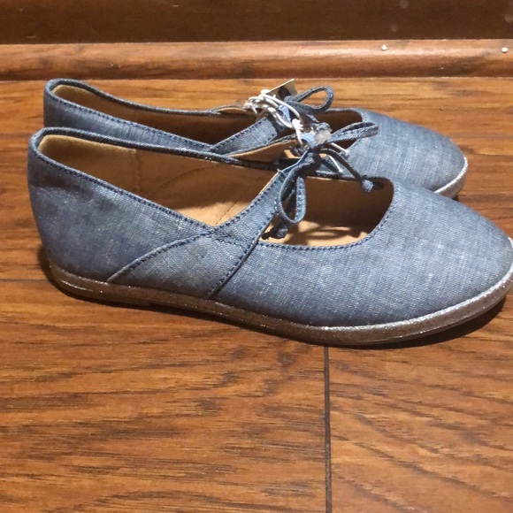 BRAND NEW GIRLS OLD NAVY SHOES SIZE 13! NWT! SMOKE FREE HOME! - Picture 3 of 4